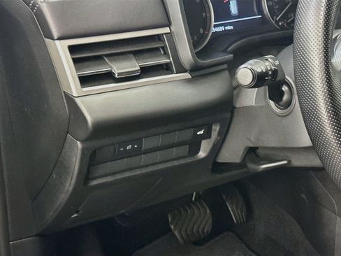 Used 2025 Mitsubishi Outlander SE AWD/4WD image 17