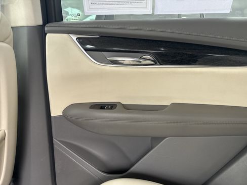 Used 2021 Cadillac XT6 Premium Luxury image 36