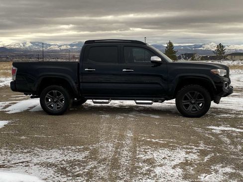 Used 2017 Toyota Tacoma Limited w/ Tow Package image 22