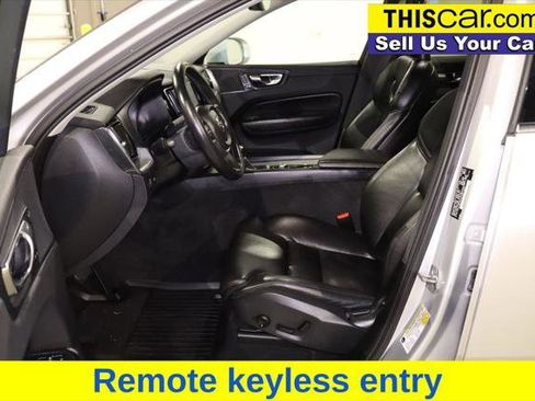 Used 2019 Volvo XC60 T5 Momentum w/ Premium Package FWD image 21
