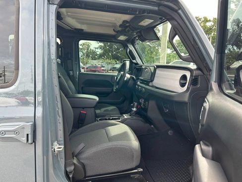 Used 2024 Jeep Gladiator Sport AWD/4WD image 40
