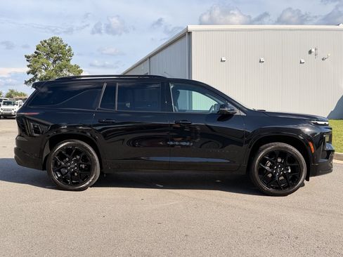 Used 2024 Chevrolet Traverse RS w/ LPO, Floor Liner Package FWD image 13