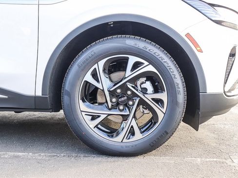 Used 2025 Lincoln Nautilus Premier w/ Equipment Group 102A image 11