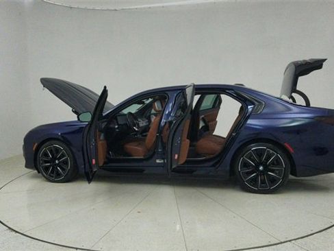 Used 2023 BMW i7 xDrive60 image 74