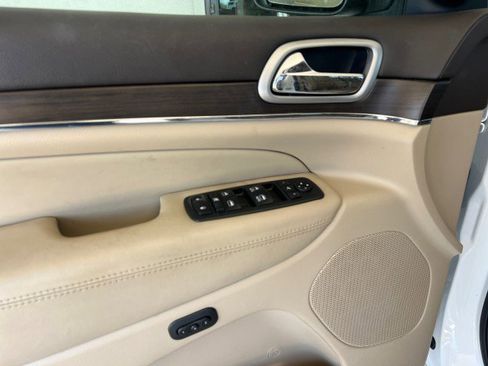 Used 2018 Jeep Grand Cherokee Overland image 19