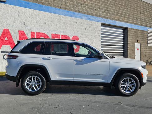 New 2025 Jeep Grand Cherokee 4WD image 8