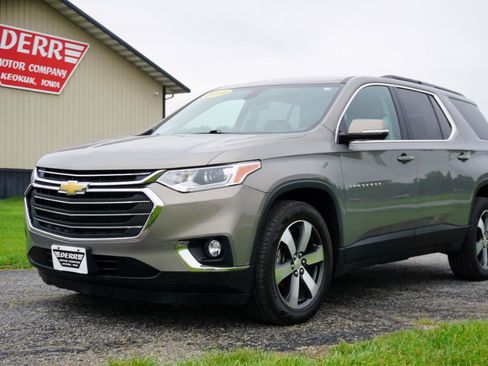 Used 2019 Chevrolet Traverse LT w/ LT Premium Package AWD/4WD image 2