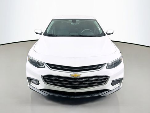 Used 2017 Chevrolet Malibu LT FWD image 2