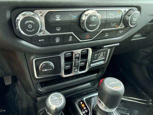 Used 2025 Jeep Gladiator Sport AWD/4WD image 30