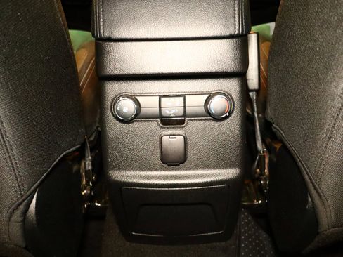 Used 2019 Ford Explorer XLT image 34