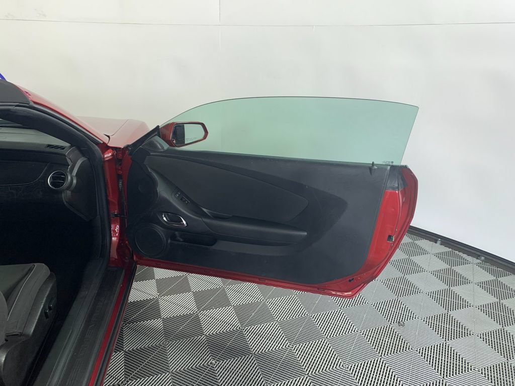 Used 2015 Chevrolet Camaro LT RWD image 31