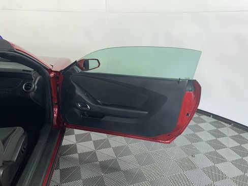 Used 2015 Chevrolet Camaro LT RWD image 31