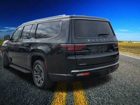 Used 2023 Jeep Wagoneer L 4WD w/ Premium Group I image 34