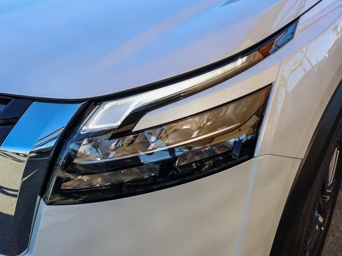 New 2025 Nissan Pathfinder SV image 10