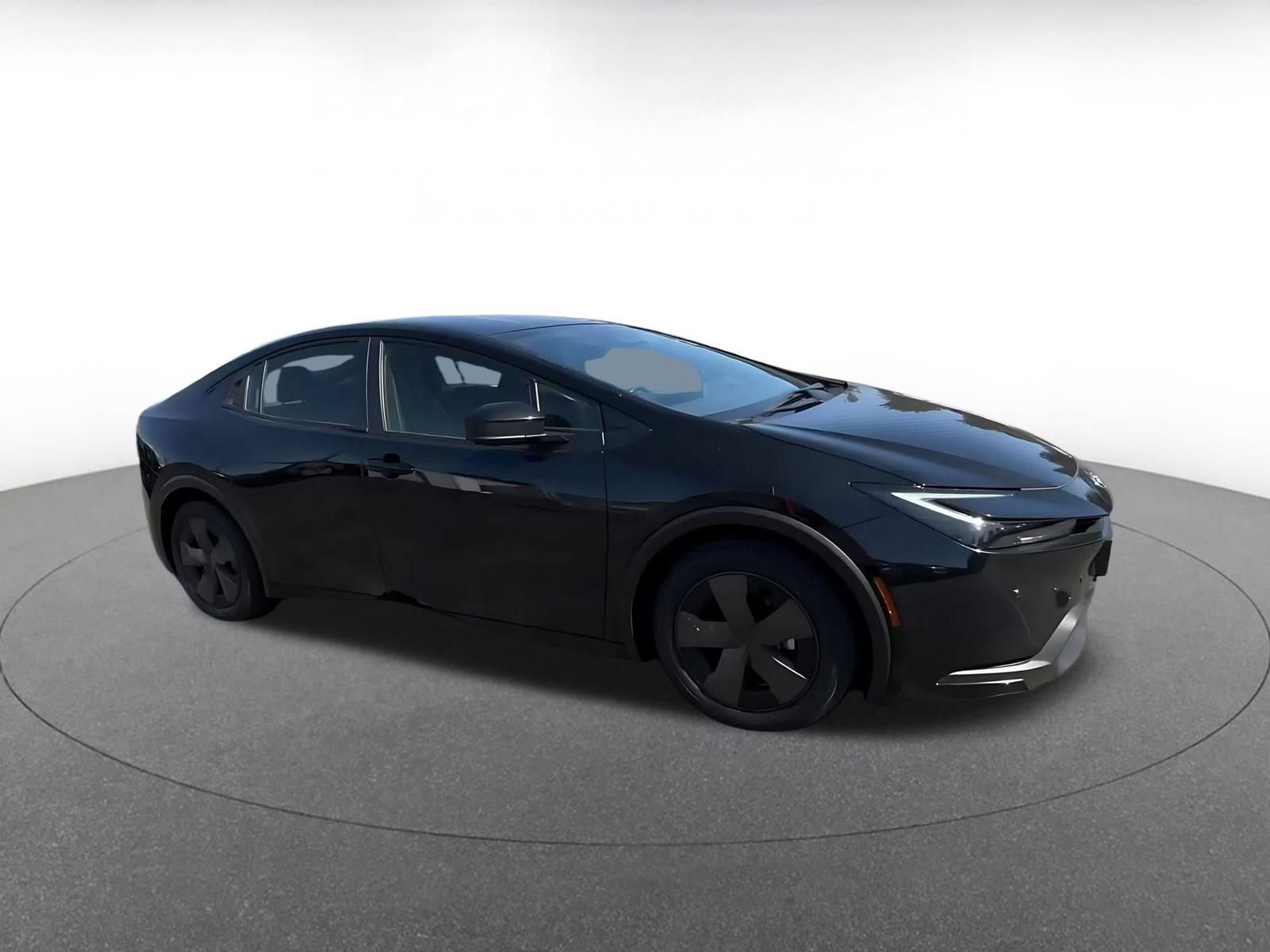 Used 2025 Toyota Prius LE FWD image 2