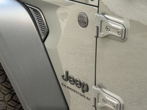 Used 2023 Jeep Gladiator Sport AWD/4WD image 33