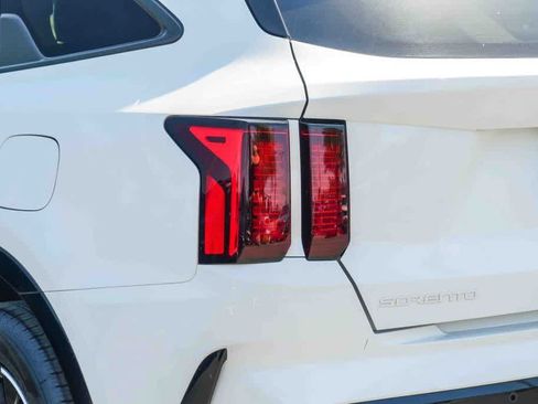 Certified 2023 Kia Sorento EX w/ Panoramic Sunroof Package FWD image 7