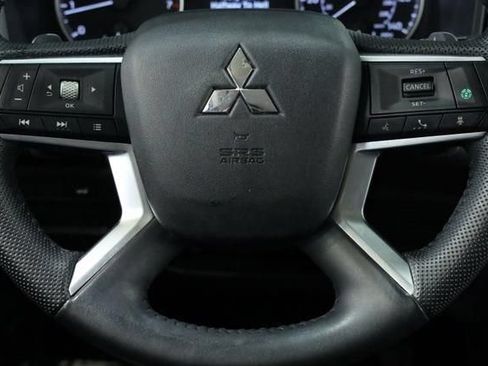 Used 2023 Mitsubishi Outlander SE FWD image 13