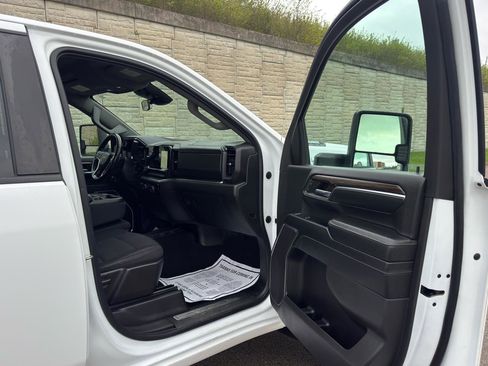 Used 2024 Chevrolet Silverado 2500 LT image 29