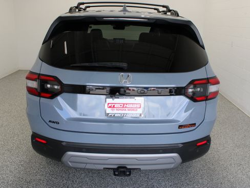 Used 2025 Honda Pilot TrailSport image 8
