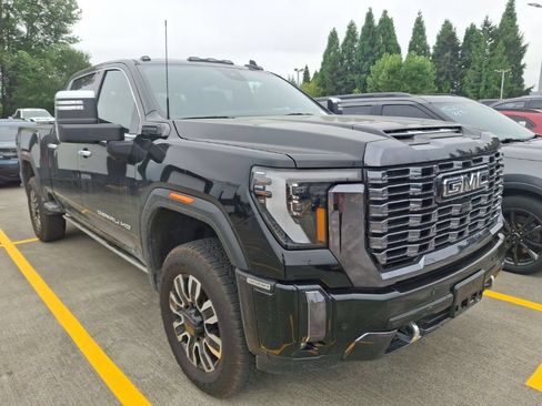 Used 2024 GMC Sierra 3500 Denali Ultimate AWD/4WD image 2