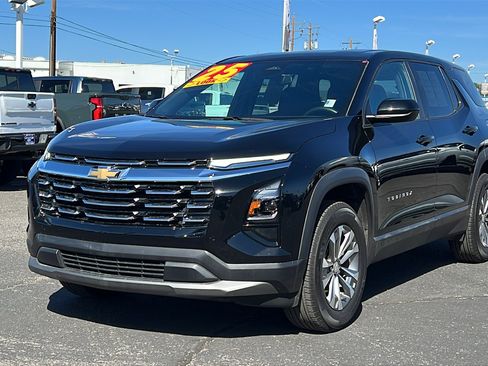Used 2025 Chevrolet Equinox LT AWD/4WD image 1