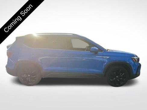 Used 2022 Volkswagen Taos SE FWD image 4