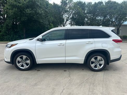 Used 2017 Toyota Highlander Limited AWD/4WD image 2