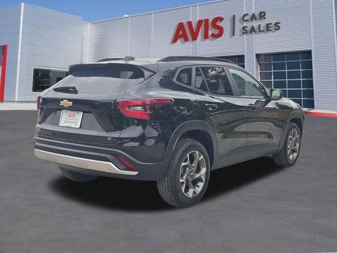 Used 2025 Chevrolet Trax LT w/ LT Convenience Package FWD image 6