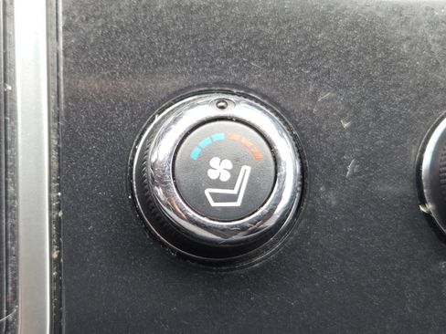 Used 2017 Nissan Maxima SR FWD image 4