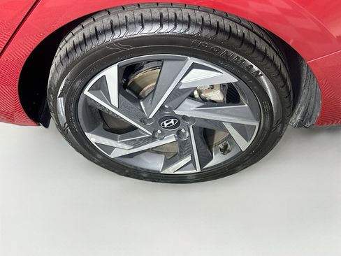 Used 2024 Hyundai Elantra Limited image 11