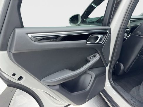 Used 2025 Porsche Macan image 40