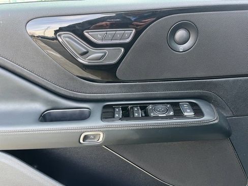 Used 2025 Lincoln Aviator AWD w/ Jet Appearance Package image 45