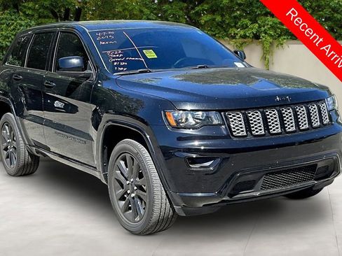Used 2022 Jeep Grand Cherokee Laredo X image 1