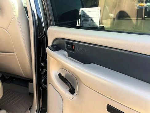 Used 2004 Chevrolet Avalanche 2500 w/ Preferred Equipment Group AWD/4WD image 39
