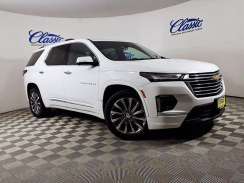 Used 2022 Chevrolet Traverse Premier image 1