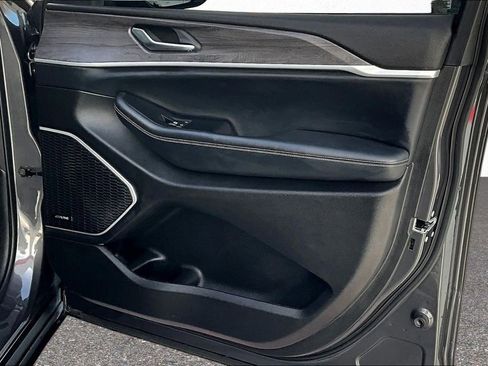 Used 2022 Jeep Grand Cherokee Limited image 28