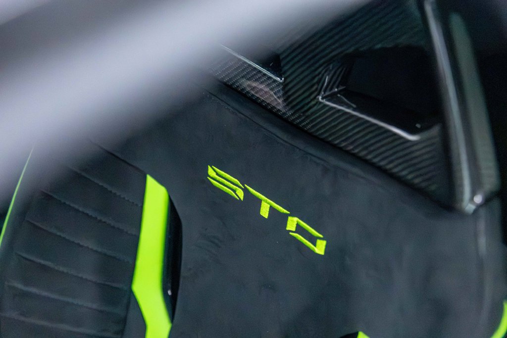 Used 2022 Lamborghini Huracan STO RWD image 36