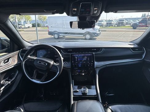 Used 2024 Jeep Grand Cherokee L Limited w/ Luxury Tech Group II image 23