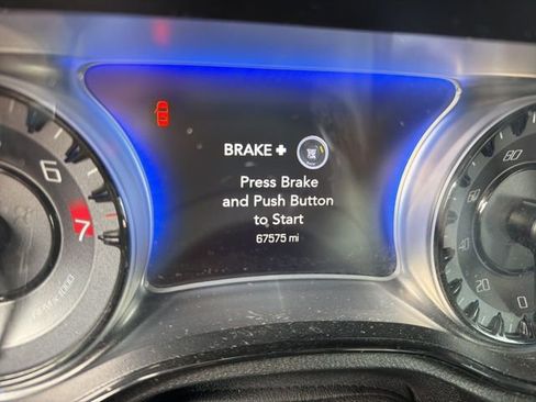 Used 2018 Chrysler 300 S w/ 300S Premium Group image 5