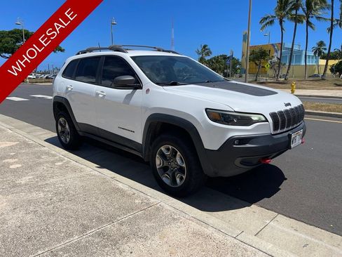 Used 2019 Jeep Cherokee Trailhawk AWD/4WD image 3