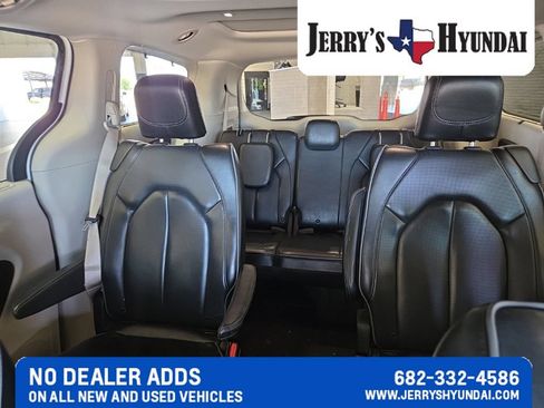 Used 2019 Chrysler Pacifica Limited FWD image 15