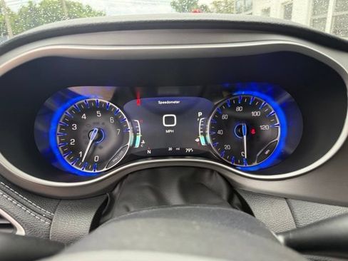 New 2027 Chrysler Pacifica Select w/ Family Tech Group AWD/4WD image 21
