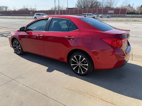 Used 2017 Toyota Corolla SE w/ SE Premium Package FWD image 8