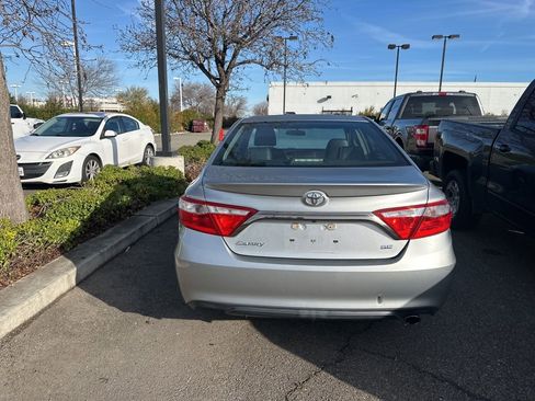 Used 2017 Toyota Camry SE image 5