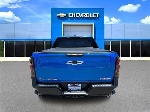 Used 2025 Chevrolet Silverado EV RST AWD/4WD image 4