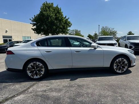 New 2026 BMW 530i xDrive w/ Premium Package AWD/4WD image 11
