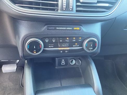 Used 2025 Ford Escape Active AWD/4WD image 18