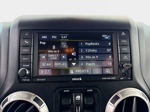 Used 2017 Jeep Wrangler Unlimited Rubicon w/ Connectivity Group AWD/4WD image 23