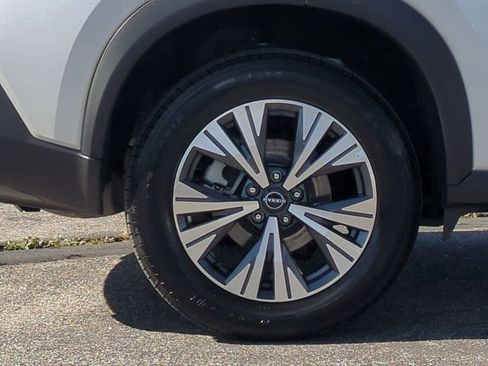 Used 2023 Nissan Rogue SV AWD/4WD image 35